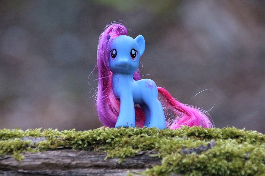 Gemäß einem Bericht von www.versicherungsbote.de, plant das Unternehmen MLP, Anfang 2024 eigene Aktien im Wert von bis zu 3,1 Millionen Euro zurückzukaufen. Dies entspricht 0,56 Prozent des Grundkapitals und soll das Beteiligungsprogramm für MLP Geschäftsstellenleiter und MLP Berater stärken. Die Provinzial Versicherung hebt die laufende Verzinsung für das Jahr 2024 um 1,0 Prozentpunkte an, was die Attraktivität ihrer Lebensversicherungsangebote erhöht. Die RheinLand Versicherungsgruppe nutzt die WTW-Software &#8222;Radar&#8220; für ihre Kraftfahrtsparte, um Versicherungsprämien in Echtzeit zu berechnen und innovative Vorhersagemodelle zu verwenden. Zudem hat Frauke Feess die Rolle des General Managers bei Eurapco übernommen und wird die strategische Ausrichtung des Verbunds &hellip;