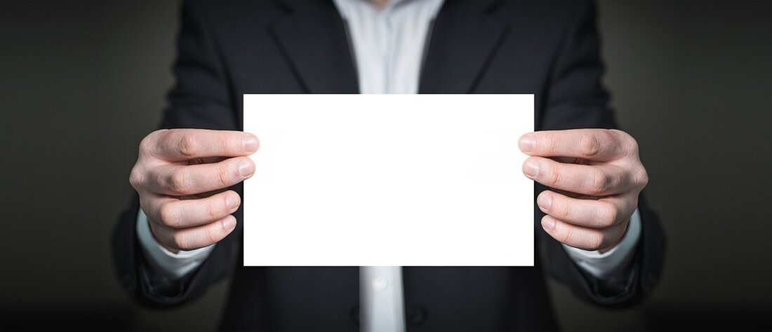 Gemäß einem Bericht von www.nnz-online.de, fand die Stiftung Warentest unter 80 untersuchten Tarifen für Photovoltaik-Anlagen nur 33, die den Mindestschutz bieten. Die umfassende Absicherung kostet zusätzlich ab 35 Euro im Jahr, während eine separate PV-Versicherung ab 65 Euro erhältlich ist. Laut dem Test der Stiftung Warentest ist es sinnvoll, Photovoltaik-Anlagen umfassend zu versichern, da diese erhebliche finanzielle Investitionen darstellen und hohe Reparaturkosten aufgrund von Schäden verursachen können. Die Testergebnisse zeigen, dass die Zusatzbausteine zur bestehenden Wohngebäudeversicherung günstiger sind als eine separate Versicherung für die Solaranlage. Die kosten für Zusatzbausteine liegen im Bereich von 35 Euro, während eine separate PV-Versicherung mit …