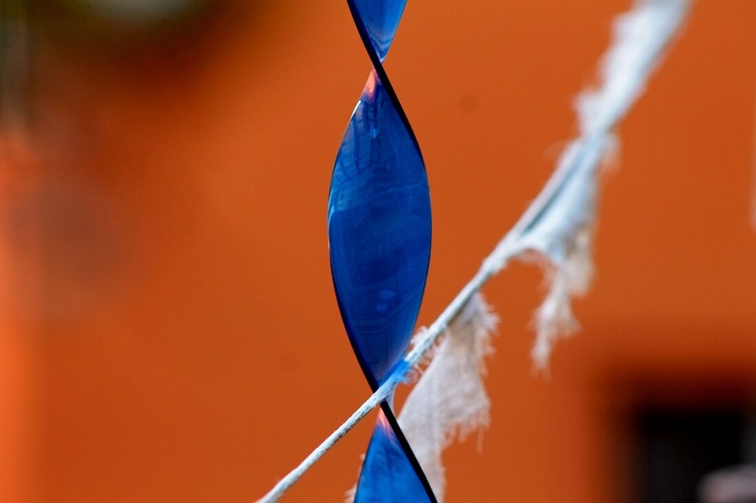 Gemäß einem Bericht von www.br.de, steigt der Mindestlohn im Jahr 2024 von 12 auf 12,41 Euro. Dies hat zur Folge, dass auch die Untergrenzen für Sozialleistungen angehoben werden müssen. Dadurch soll die Kaufkraft angekurbelt werden, jedoch besteht auch das Potenzial, dass es aufgrund der steigenden Nachfrage zu Preiserhöhungen und folglich zur Inflation kommt. Bürgergeld-Bezieher sollen nicht benachteiligt werden und daher wird der Mindestsatz für das Bürgergeld angehoben. Auch die Einkommensgrenze für Mini- und Midi-Jobs wird angehoben. Gleichzeitig sollen Bürgergeld-Bezieher, die jegliches Arbeitsangebot verweigern, stärker sanktioniert werden. Zusätzlich steigen einige Branchen-Mindestlöhne, und ab Februar soll es für Menschen aus Nicht-EU-Ländern leichter &hellip;