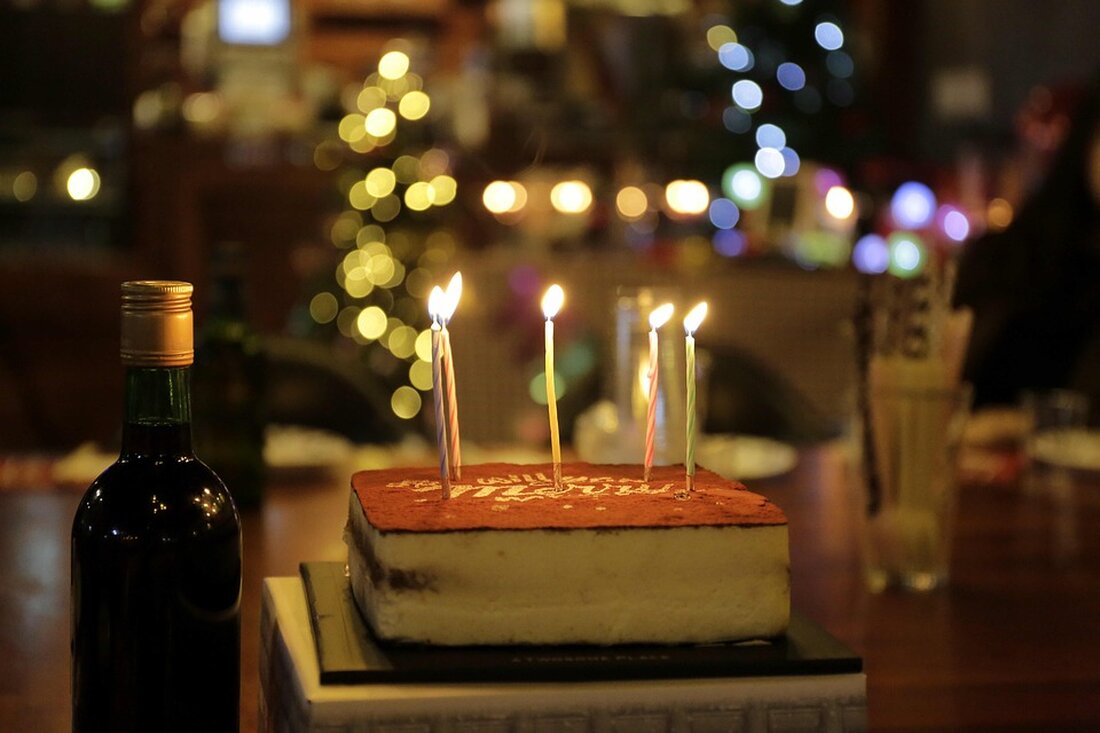 Gemäß einem Bericht von m.ariva.de, Die Aktie von JDcom ist derzeit der größte Gewinner im Nasdaq 100 (Nasdaq 100). Das Börsenbarometer gewinnt 0,46 Prozent auf 16.614 Punkte. Die privaten und institutionellen Investoren an den Börsen jenseits des Atlantiks sind gegenwärtig weder pessimistisch noch optimistisch gestimmt. Der Nasdaq 100 lag mit einem geringen Plus von 0,46 Prozent zwischenzeitlich leicht in der Gewinnzone. Der Index wird jetzt mit 16.614 Punkten bewertet. Diese Aktien können aktuell zulegen Die Titel von JDcom, Costco Wholesale und Enphase Energy ragen unter den Indexmitgliedern zur Stunde positiv hervor. Der Kursanstieg für das Wertpapier von JDcom (ADR) ist &hellip;