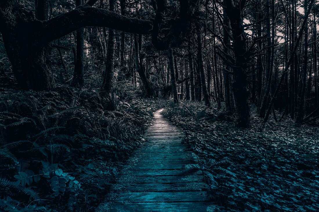 Gemäß einem Bericht von m.ariva.de, ist die Beiersdorf-Aktie aktuell unauffällig und zeigt eine geringe Verbilligung von 0,23 Prozent. Der jüngste Kurs lag bei 127,60 Euro, was nahezu unverändert gegenüber dem Vortag ist. Im Vergleich zum Gesamtmarkt, gemessen am DAX, steht die Beiersdorf-Aktie schlechter da, da der DAX ein Plus von 0,09 Prozent verzeichnet. Die Beiersdorf-Aktie hat in der Vergangenheit schon höhere Kurse verzeichnet und hat ein aktuelles Kursziel von 130 Euro, so die Einschätzung des US-Analysehauses Bernstein Research. Beiersdorf ist ein international führender Hersteller von verbrauchernahen Markenartikeln, mit Fokus auf kosmetische Erzeugnisse zur Körper- und Hautpflege sowie Endverbraucherprodukte für Wundversorgung …