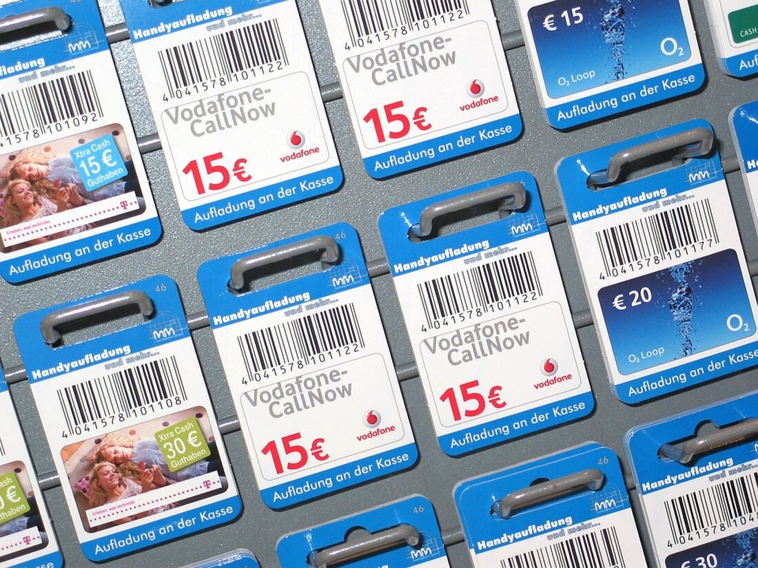 Viele Vodafone-Kunden haben in den letzten Wochen Post erhalten: Sie sollen in Zukunft fünf Euro mehr für ihr Internet zahlen. Der Preis für einen Vertrag mit 250 MBit pro Monat wird von 39,98 Euro auf 44,98 Euro erhöht. Der Konzern bestätigt, dass von dieser Preiserhöhung Festnetz-Bestandskunden betroffen sind, also DSL- und Kabelkunden. Glasfaser- und Mobilfunkverträge sind von der Preiserhöhung nicht betroffen. Über die Anzahl der betroffenen Kunden hat das Unternehmen keine Angaben gemacht. Vodafone begründet die Preissteigerung damit, dass die meisten deutschen Unternehmen ihre Preise aufgrund der Inflation erhöht haben. Auch Vodafone müsse aufgrund stark gestiegener Gesamtkosten die Festnetzpreise anpassen. …