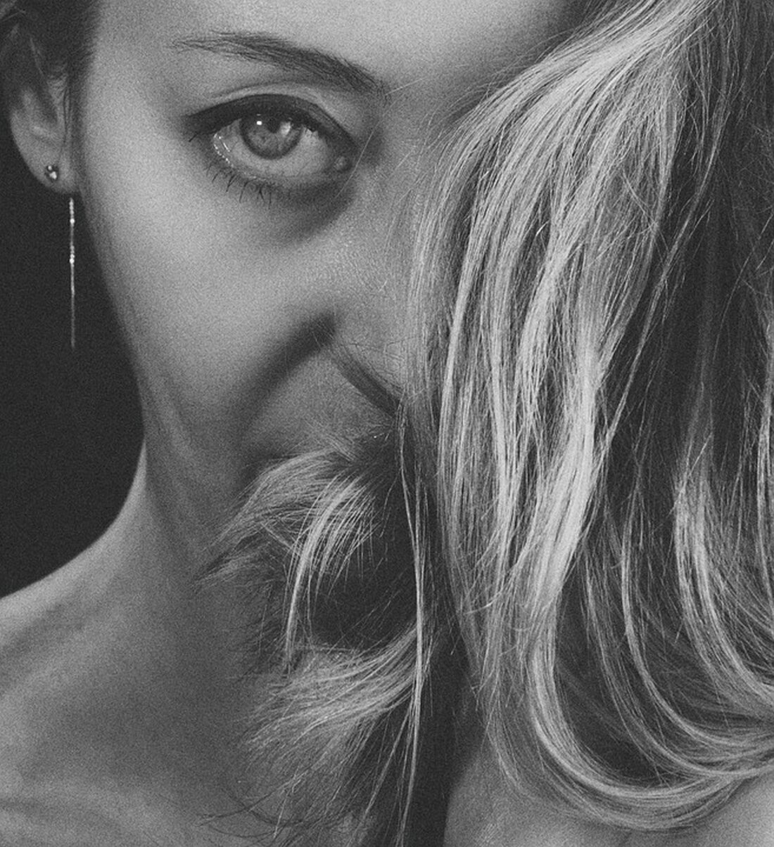 Gemäß einem Bericht von www.finanzen.net, hat der Bezahldienst PayPal seine Bilanz offengelegt und dabei im vergangenen Quartal sowohl den Umsatz als auch den Gewinn deutlich gesteigert. Die Erlöse stiegen im Jahresvergleich um neun Prozent auf gut acht Milliarden Dollar, während der Gewinn um 52 Prozent auf 1,4 Milliarden Dollar anstieg. Obwohl diese Zahlen positiv sind, verfehlte PayPal die Markterwartungen mit dem Ausblick für das angebrochene Jahr, indem der Konzern mit einem bereinigten Gewinn pro Aktie von 5,10 Dollar rechnet, während Analysten im Schnitt eher mit 5,48 Dollar gerechnet hatten. Diese Entwicklungen haben auf den NASDAQ-Handel für die PayPal-Aktie starke Auswirkungen …