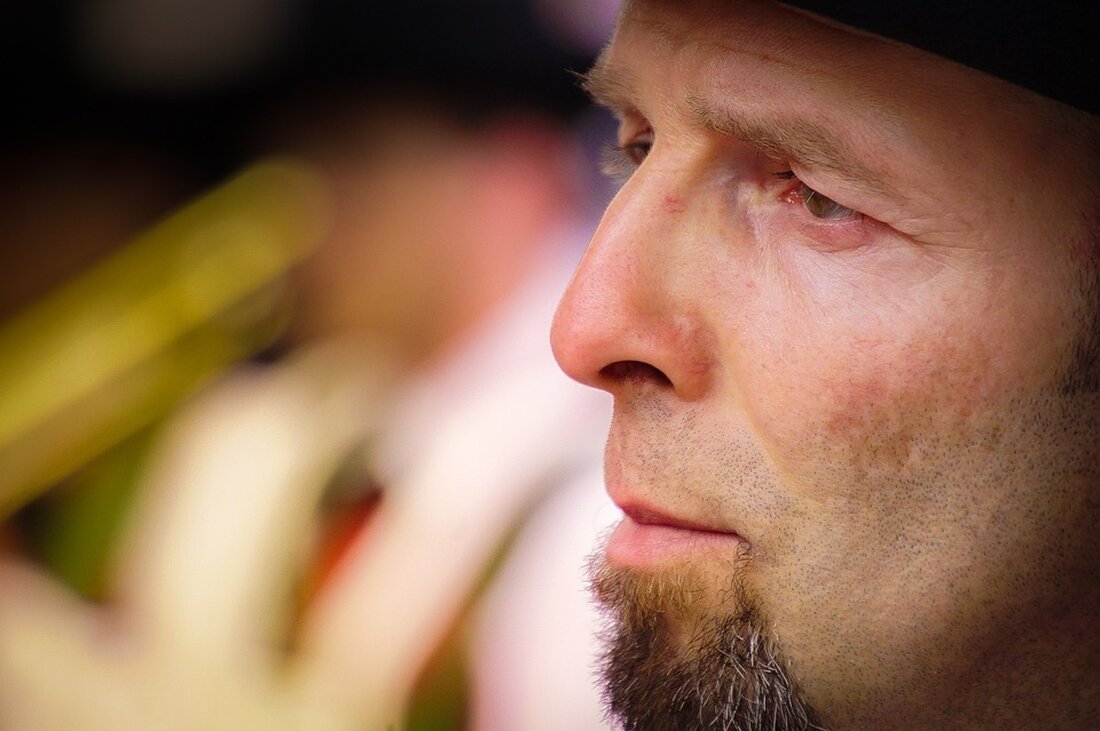 Gemäß einem Bericht von www.deutsche-startups.de wurde am Freitag das Zukunftsfinanzierungsgesetz (ZuFinG) vom Deutschen Bundestag beschlossen. Durch das Gesetz sollen Startups und Scaleups durch attraktivere Rahmenbedingungen für Mitarbeiterkapitalbeteiligung und einen leichteren Kapitalmarktzugang gestärkt werden. Dies wird als großer Wurf der Ampel-Koalition gefeiert. Allerdings wurde die sogenannte Konzernklausel im parlamentarischen Verfahren gestrichen. Diese Entscheidung wird dazu führen, dass Startups und Scaleups zukünftig neue Möglichkeiten bei ESOPs erhalten. Unternehmer können nun attraktivere Mitarbeiterkapitalbeteiligungen anbieten, was die Attraktivität von Startups als Arbeitgeber erhöht. Durch den erleichterten Kapitalmarktzugang können Startups und Scaleups einfacher an frisches Kapital gelangen, was ihr Wachstum und ihre Entwicklung unterstützt. Zusätzlich &hellip;