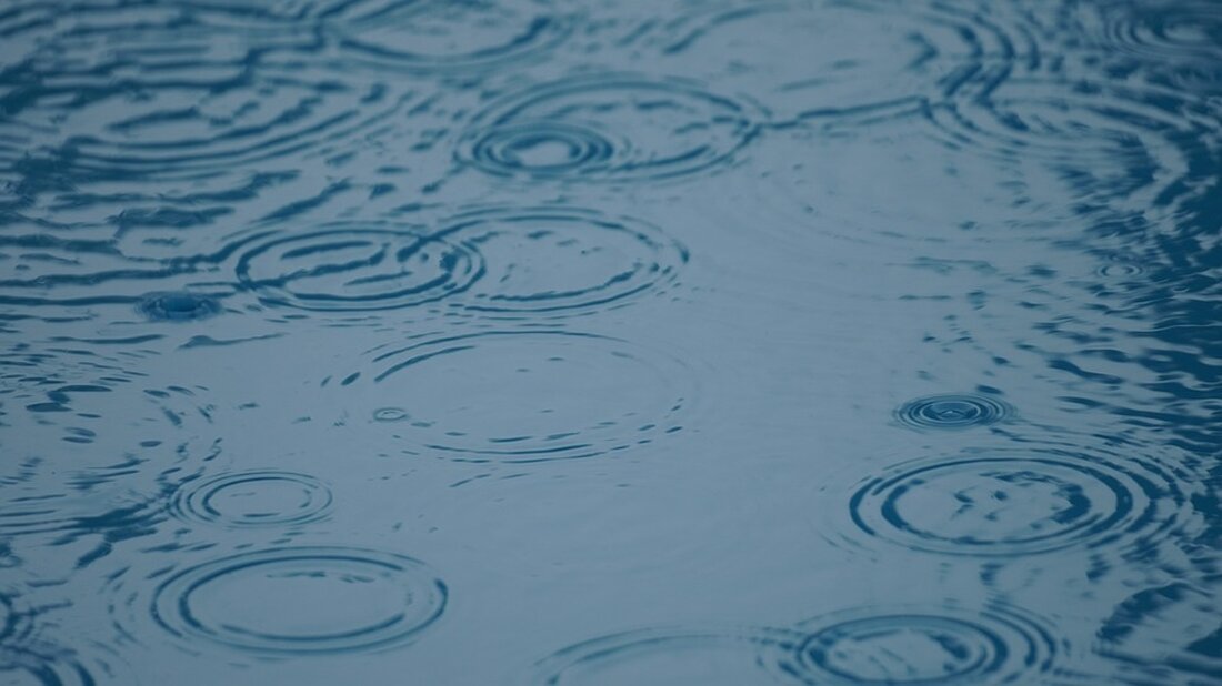 Gemäß einem Bericht von www.nw.de, stehen im Kreis Gütersloh in den kommenden Wochen mehrere Immobilien zur Zwangsversteigerung an. Dabei handelt es sich überwiegend um Teilungsversteigerungen, bei denen gemeinsam ererbte Immobilien oder Eigentum von geschiedenen Paaren versteigert werden, um die Gemeinschaft aufzulösen. Im vergangenen Jahr gab es insgesamt 33 Versteigerungsverfahren, im aktuellen Jahr waren es nur etwas mehr als 15. Dabei gibt es laut Silke Bergstermann, stellvertretende Direktorin des Gütersloher Amtsgerichtes, keine spezifische Zielgruppe, sondern die Attraktivität und die Zielgruppe richten sich nach den Objekten selbst. Zwangsversteigerungen sind in der Regel eine Möglichkeit, Immobilien zu einem günstigeren Preis zu erwerben. Jedoch …