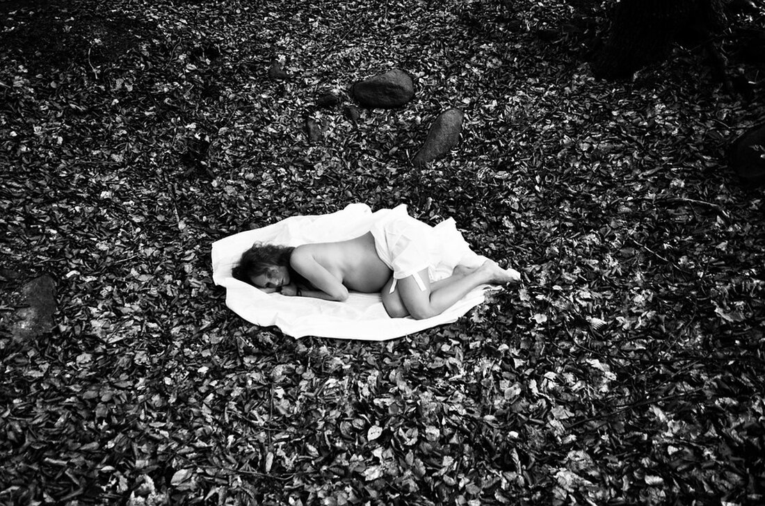 Gemäß einem Bericht von m.ariva.de, liegt die Aktie von Varta zur Stunde im Minus. Der aktuelle Kurs beträgt 17,43 Euro, was einem Rückgang von 2,79 Prozent entspricht. Dies steht im Gegensatz zum Gesamtmarkt, der um 0,82 Prozent im Minus liegt. Das Unternehmen Varta AG ist in verschiedenen Bereichen tätig, darunter die Forschung, Entwicklung, Produktion und Vertrieb von Mikro- und Haushaltsbatterien, Batterielösungen und Energiespeichersystemen. Das Unternehmen befindet sich momentan in einem Abwärtstrend an der Börse. Die Auswirkungen dieses Rückgangs auf den Markt und die Finanzbranche sind bedeutend. Ein erneuter Abwärtstrend könnte dazu führen, dass die Varta-Aktie ein neues Allzeittief erreicht. Dies …