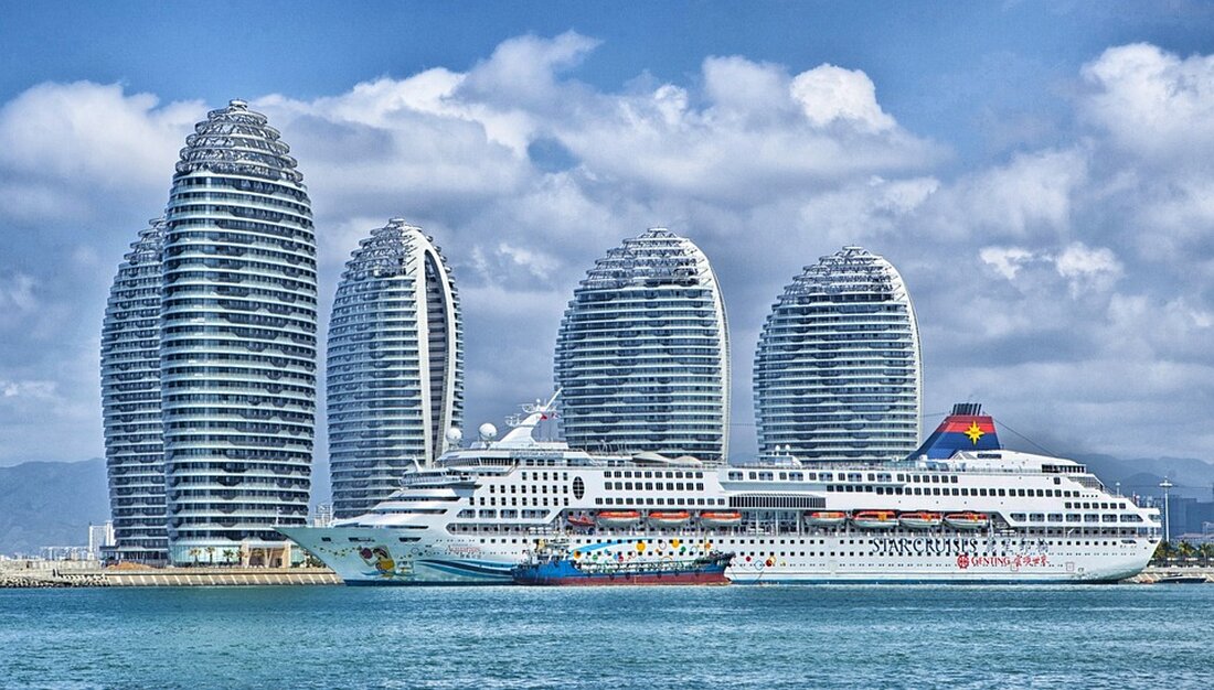 Gemäß einem Bericht von www.businessinsider.de, China hat im Oktober 2023 Staatsanleihen im Wert von 2,6 Billionen Yuan (334 Milliarden Euro) verkauft und damit einen Monatsrekord für das Jahr 2023 erreicht. Dieser Gesamtwert für Oktober liegt um 63 Prozent über dem Durchschnitt der ersten neun Monate. Laut „Bloomberg“ plant das Finanzministerium bis Ende des Jahres die Ausgabe zusätzlicher Staatsanleihen in Höhe von einer Billion Yuan (128 Milliarden Euro). Der Anstieg zeigt die Bemühungen der chinesischen Regierung, Investitionen zu beschleunigen. China kämpft derzeit mit schwachem Geschäftsvertrauen und einem tiefen Einbruch auf dem Immobilienmarkt. Durch die Ausgabe von Staatsanleihen in dieser Höhe planen …