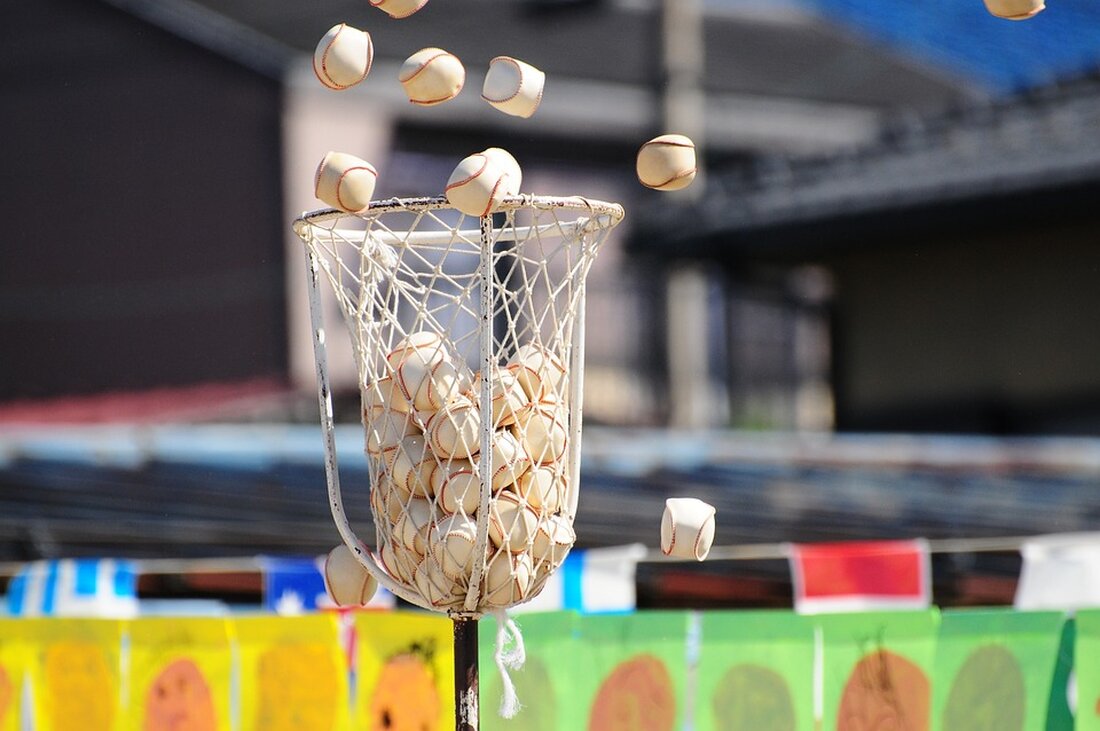 Gemäß einem Bericht von www.ndr.de, Die Grünen-Abgeordnete Miriam Putz legt ihr Mandat in der Hamburgischen Bürgerschaft aus persönlichen Gründen nieder. Sie übernimmt einen Job in der Handelskammer. Miriam Putz war seit 2020 Sprecherin für Wirtschaft, Tourismus, Flughafen und Hafen. Als Nachfolgerin wird ab der nächsten Sitzung am 17. Januar 2024 Charlotte Stoffel aus Hamburg-Altona nachrücken. Diese Personalveränderung in der Hamburgischen Bürgerschaft kann möglicherweise Auswirkungen auf die Finanzbranche haben. Mit dem Wechsel von Miriam Putz, die sich unter anderem für eine klimaneutrale Transformation des Hafens eingesetzt hat, könnten sich möglicherweise Veränderungen in der Wirtschafts- und Hafenpolitik ergeben. Es ist wichtig, die &hellip;