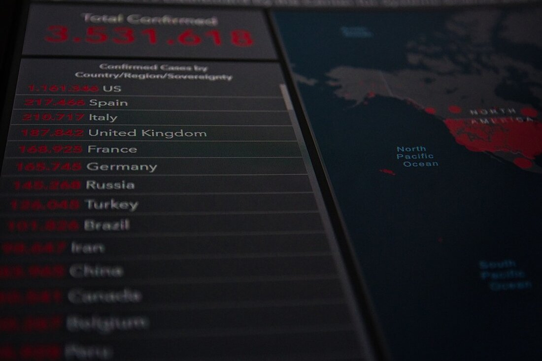 Gemäß einem Bericht von www.finanzen.net, steht der Dienstagshandel an den Märkten im Fokus. Der DAX wird stabil erwartet, während die asiatischen Börsen rote Vorzeichen aufweisen. Des Weiteren stehen Unternehmen wie Brenntag, thyssenkrupp, Nokia, Lufthansa, Roche und Tesla mit aktuellen Entwicklungen im Marktgeschehen. Die Ölpreise stabilisieren sich und der Euro erholt sich von seinen Vortagsverlusten. Entsprechend diesen Informationen könnte die Stabilität des DAX auf die Unsicherheit in den asiatischen Märkten hindeuten. Dies könnte zu einem vorsichtigen Verhalten der Anleger führen, was Auswirkungen auf den Markt haben könnte. Insbesondere die Verluste in den asiatischen Börsen könnten die Handelsaktivitäten beeinträchtigen. Die Ankündigung von &hellip;