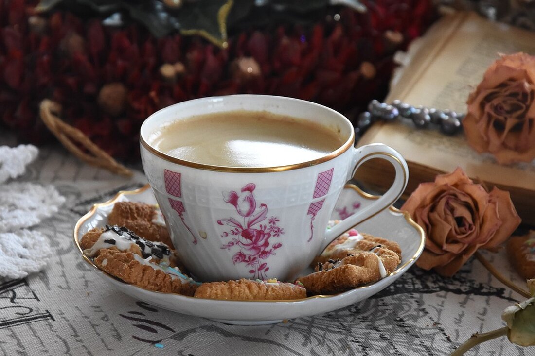 Gemäß einem Bericht von www.br.de hat Tchibo den Vertrieb einer Versicherung namens &#8222;Krebs-Scan&#8220; gestoppt, nachdem es heftige Kritik an dem Produkt gab. Die Versicherung, die in Zusammenarbeit mit der HanseMerkur angeboten wurde, beinhaltet einen jährlichen Bluttest auf Krebs namens PanTum Detect und gegebenenfalls weitere Untersuchungen wie eine Positronen-Emissions-Tomographie (PET/CT). Die Wirksamkeit des Tests wurde in mehr als 60 Veröffentlichungen nachgewiesen, darunter auch eine Studie des Uniklinikums Hamburg-Eppendorf. Diese Studie wurde jedoch von Medizinprofessoren scharf kritisiert, da sie grundlegende wissenschaftliche Standards nicht erfülle und keine Belege dafür liefere, dass Menschen besser behandelt oder geheilt werden können. Es wurde auch aufgedeckt, dass &hellip;