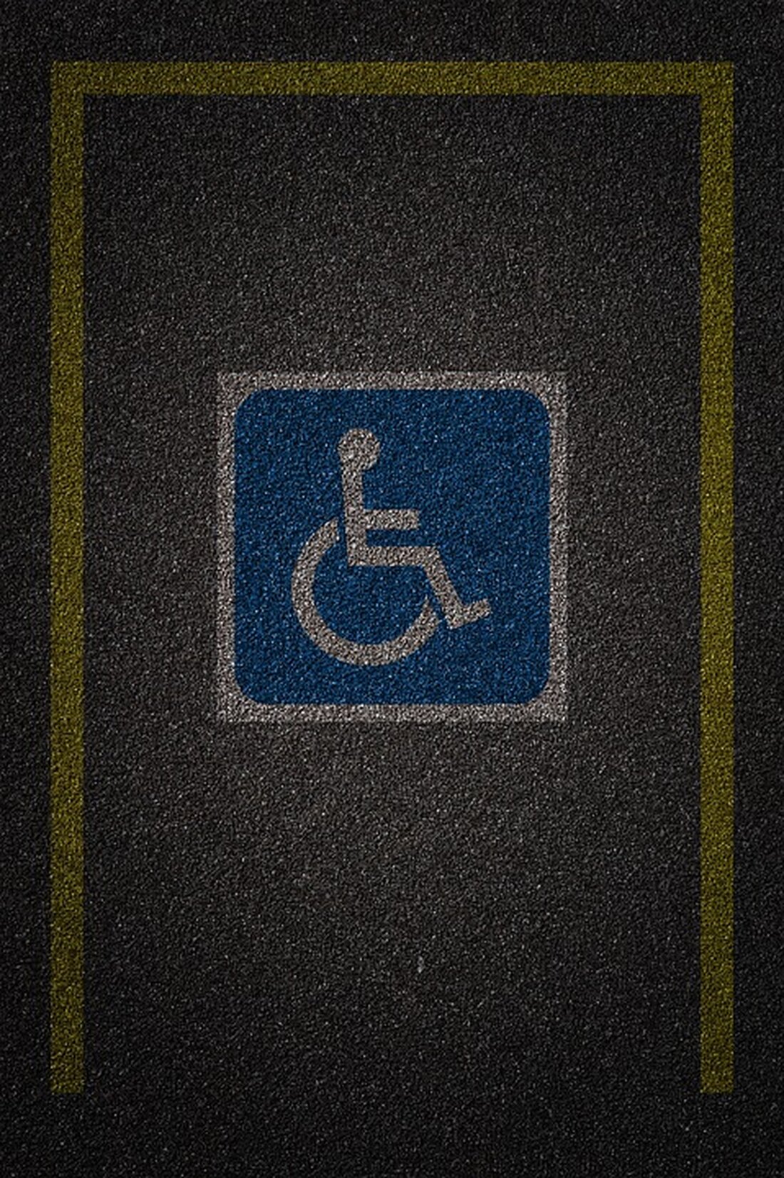 Einer Mehrheit der deutschen Personalverantwortlichen gibt der Randstad-ifo-Personalleiterbefragung Q4 2023 zufolge der aktuellen Ampel-Regierung ein mangelhaftes Zeugnis in Sachen Wirtschaftspolitik. In Schulnoten ausgedrückt wäre das eine 4,5, also gerade noch „ausreichend“. Besonders beklagt wird der Fachkräftemangel, bürokratische und gesetzliche Hürden, steigende Energie- und Standortkosten sowie eine schwache Konjunktur. Handlungsbedarf sehen die Befragten vor allem bei der Vereinfachung und Entbürokratisierung von Geschäftsprozessen und Genehmigungsverfahren. Überraschenderweise wird die Dringlichkeit der Förderung und Verbesserung der digitalen Infrastruktur als weniger wichtig eingestuft. Das Ergebnis der Randstad-ifo-Personalleiterbefragung zeigt, dass die Wirtschaftspolitik derzeit auf große Kritik stößt. Der Fachkräftemangel und bürokratische Hürden stellen die größten Herausforderungen …