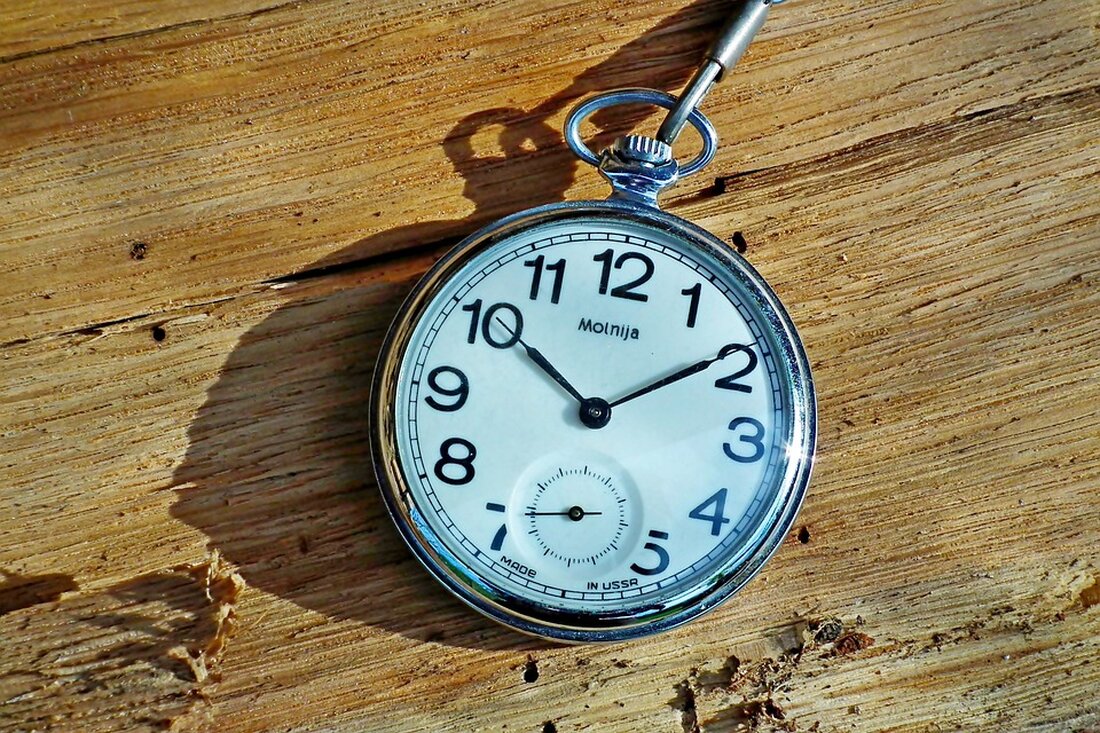 Gemäß einem Bericht von www.firmenauto.de, Die Versicherung eines Elektroautos unterscheidet sich in einigen Aspekten von der Versicherung eines Verbrenner-Fahrzeugs. Dies gilt insbesondere für die Kaskoversicherung, bei der Besitzer auf verschiedene Punkte achten sollten. Die HUK-Coburg-Versicherung weist darauf hin, dass bei der Teil- oder Vollkasko-Versicherung bestimmte zusätzliche Leistungen wichtig sind, die speziell auf Elektrofahrzeuge zugeschnitten sind. Während sich die Kfz-Haftpflichtversicherung bei Verbrennern und Elektroautos nicht unterscheidet, sind bei der Kaskoversicherung spezielle Aspekte zu beachten. So sollte beispielsweise darauf geachtet werden, dass die Traktionsbatterie unabhängig von ihrem Alter im Falle eines Schadens ersetzt wird. Ebenso sollten Überspannungsschäden in der Teilkasko inkludiert sein, …