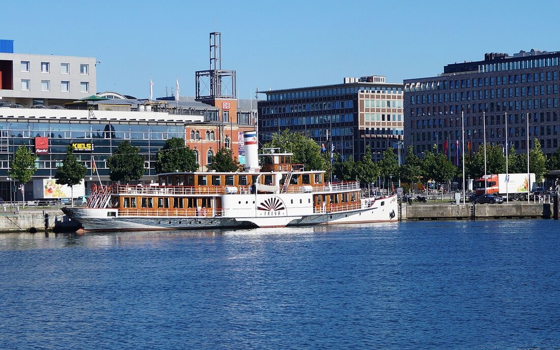 Gemäß einem Bericht von amp.focus.de, befürwortet der Direktor und CEO der Deutschen Gesellschaft für Auswärtige Politik, Guntram Wolff, die Idee, in Deutschland zwei Feiertage zu opfern, um die finanziellen Belastungen der grünen Transformation und erhöhten Militärausgaben zu kompensieren. Wolff betont, dass die aktuellen veränderten Rahmenbedingungen, insbesondere seit dem russischen Angriff auf die Ukraine, zu erhöhten Ausgaben für die Verteidigungsfähigkeit und die Unterstützung der Ukraine führen werden. Zudem wird die grüne Transformation und notwendige Wirtschaftsinvestitionen weitere finanzielle Belastungen mit sich bringen. Eine Schätzung laut Wolff besagt, dass die Abschaffung von zwei Feiertagen etwa die Hälfte der zusätzlichen Ausgaben finanzieren könnte. Dieser …