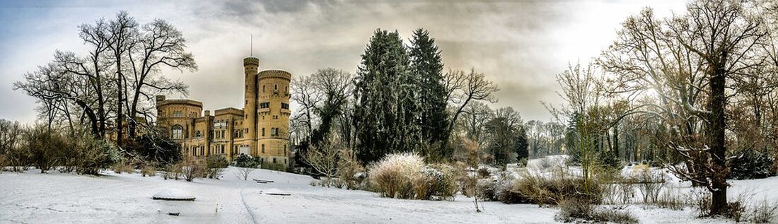 Gemäß einem Bericht von www.bild.de, rät Ex-Griechenminister Panagiotis Lafazanis Deutschland, einige seiner Inseln zu verkaufen, um aus der aktuellen Finanznot zu entkommen. Der Hamburger Geschäftsmann Farhad Vladi, der sich seit 50 Jahren mit dem Verkauf von Inseln beschäftigt, diskutiert in dem Artikel mögliche Angebote und Preise für den Verkauf deutscher Inseln. Bei der Einschätzung der möglichen Einnahmen aus dem Verkauf deutscher Inseln, ist zu berücksichtigen, dass die Preise für Inseln stark variieren können. Dies hängt von verschiedenen Faktoren wie der Größe der Insel, der Lage, der Bebauung und Umweltauflagen ab. Insgesamt ist es schwierig, genaue Prognosen zu den Einnahmen aus …