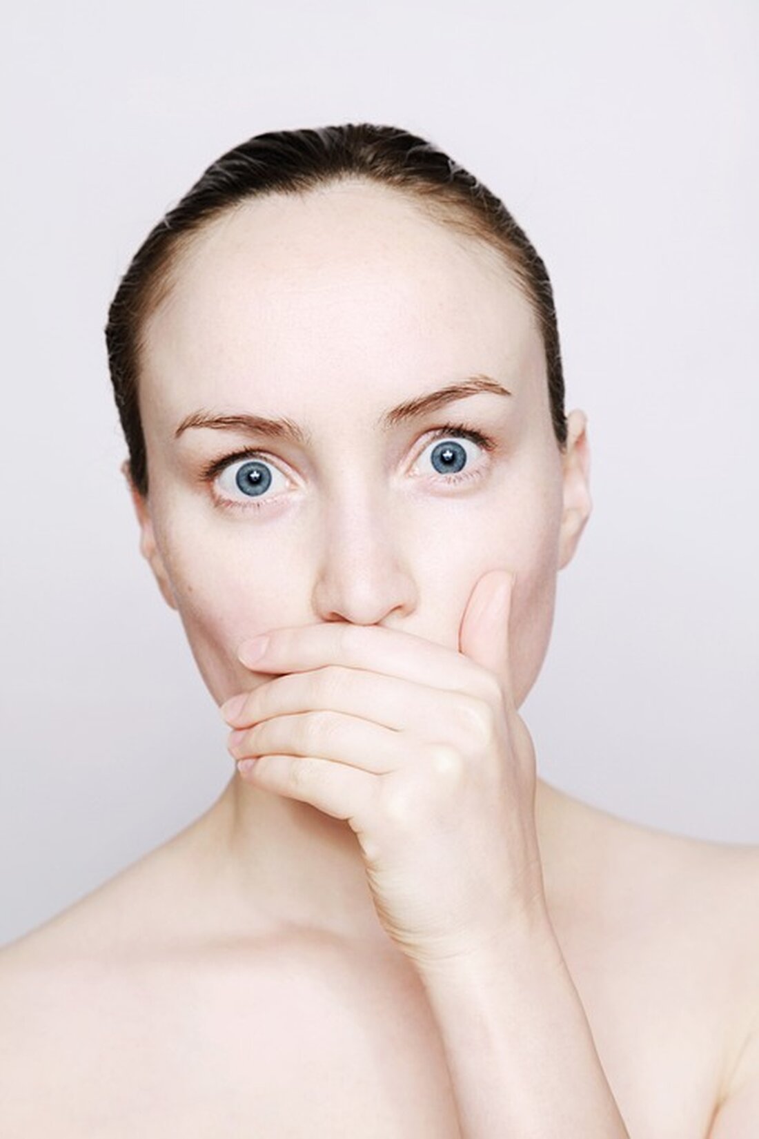 Gemäß einem Bericht von www.finanzen.net, hat Novartis im vierten Quartal seinen Nettogewinn mehr als verfünffacht und profitierte dabei von einem Einmalgewinn aus der Abspaltung seiner Generikasparte Sandoz. Die Aktionäre sollen eine Dividende von 3,30 Schweizer Franken erhalten, was 0,10 Franken mehr ist als im Vorjahr. Der Nettogewinn für das vierte Quartal belief sich auf 8,48 Milliarden US-Dollar, verglichen mit 1,47 Milliarden US-Dollar im Vorjahreszeitraum. Darin enthalten ist ein nicht liquiditätswirksamer Gewinn von 5,9 Milliarden Dollar aus der Ausschüttung von Sandoz-Aktien an die Novartis-Aktionäre. Im fortgeführten Geschäft verdoppelte sich der Nettogewinn auf 2,64 Milliarden Dollar. Der bereinigte operative Gewinn stieg um …