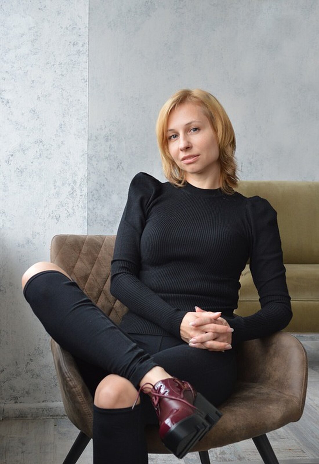 Gemäß einem Bericht von www.faz.net, hat die Bundesregierung Maßnahmen aus dem Sparpaket für den Haushalt 2024 auf den Weg gebracht. Dazu gehören Subventionskürzungen für Landwirte und eine Anhebung der Ticketsteuer für Flugreisen. Die Anpassungen des Sparpakets haben Konsequenzen, die eine breite Palette von Auswirkungen auf den Markt und die Finanzbranche haben können. Die höhere Ticketsteuer auf Flugreisen, die zum Beispiel ab Mai in Kraft treten wird, wird zu einem Anstieg der Kosten für Flugpassagiere führen. Dies könnte sich negativ auf die Luftverkehrsbranche auswirken, da höhere Preise die Nachfrage beeinflussen können. Die Subventionskürzungen für Landwirte könnten Auswirkungen auf die Agrarindustrie und &hellip;