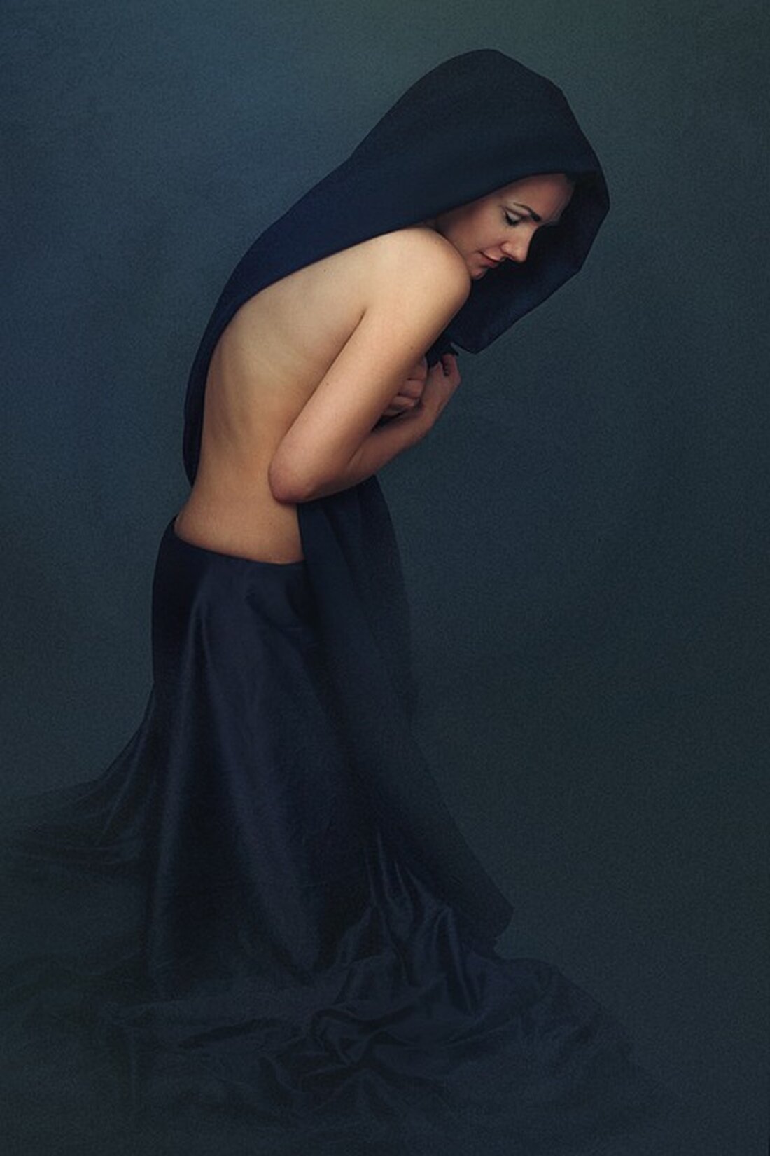 Gemäß einem Bericht von www.t-online.de, hat der Verbraucherzentrale Bundesverband (vzbv) herausgefunden, dass viele Verbraucher zu hohe Abschläge für ihren Strom gezahlt haben. Bei einer Analyse von knapp 1.600 Verbrauchermeldungen zur Energiepreisbremse stellten die Verbraucherschützer fest, dass über die Hälfte (53 Prozent) zu hohe Abschlagsforderungen zahlen musste. Zudem sei bei einem Viertel der Fälle (27 Prozent) die Jahresverbrauchsprognose falsch berechnet worden. Die Auswirkungen dieser Probleme können gravierend sein. Zum einen werden Verbraucher finanziell belastet, da sie zu hohe Abschläge zahlen müssen. Dies kann zu finanziellen Engpässen führen und das Haushaltsbudget belasten. Zum anderen deutet die falsch berechnete Jahresverbrauchsprognose auf eine mangelnde …