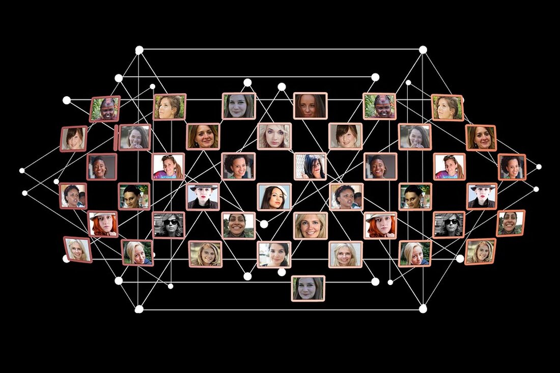 Gemäß einem Bericht von www.augsburger-allgemeine.de, müssen Besitzer von E-Scootern ohne Versicherung mit hohen Bußgeldern rechnen. Diese Regelung betrifft zahlreiche Nutzer, da viele keine Kenntnis von der Versicherungspflicht haben. Als Wirtschaftsexperte ist es wichtig, die Auswirkungen dieser Regelung zu analysieren. E-Scooter werden als umweltfreundliche und praktische Alternative im urbanen Verkehr immer beliebter. Die Versicherungspflicht könnte jedoch dazu führen, dass einige Nutzer sich gegen die Anschaffung eines E-Scooters entscheiden, da die zusätzlichen Kosten abschreckend wirken. Dies könnte zu einem Rückgang der E-Scooter-Verkäufe und einer verlangsamten Marktdurchdringung führen. Zudem könnte die Versicherungspflicht die bestehenden E-Scooter-Besitzer dazu veranlassen, ihre Gefährte nicht mehr zu nutzen …