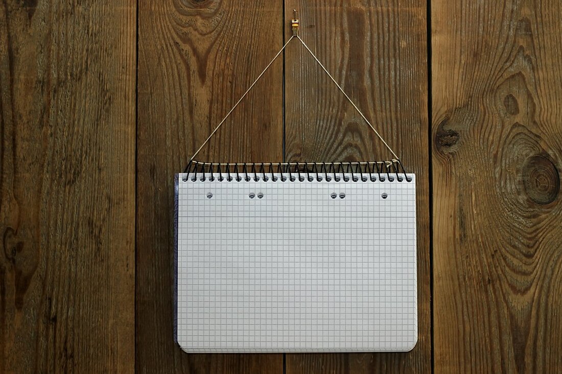 Gemäß einem Bericht von stock3.com, haben die US-Indizes gestern wichtige Widerstandsmarken erreicht, aber nicht überwunden. Dies wirft die Frage auf, ob es heute zu Gewinnmitnahmen kommen wird. Der Dow Jones, Nasdaq-100 und S&P 500 stehen alle vor wichtigen Entscheidungen, die den weiteren Verlauf des Marktes bestimmen werden. Dow Jones: Der Index hat gestern den Widerstand bei 35.007 Punkten angegriffen, aber keinen Tagesschlusskurs oberhalb dieses Niveaus erreicht. Eine mögliche Konsolidierung in Richtung des Aufwärtsgaps vom Dienstag bei 34.581 Punkten könnte bevorstehen. Ein Ausbruch über 35.007 Punkte könnte hingegen zu einem direkten Anstieg in Richtung des Abwärtstrends über das Jahreshoch führen. Nasdaq-100: …