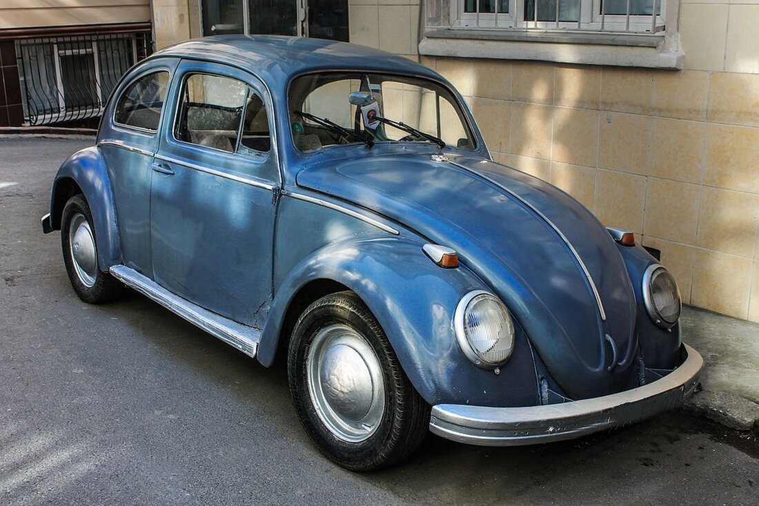 Eine Analyse des Tagesspiegels zeigt, dass die Zahl der Anträge auf die „Rente mit 63“ stark gestiegen ist. Bis Ende September gab es bereits 245.289 neue Anträge, was einem Anstieg von 16,8 Prozent im Vergleich zum Vorjahr entspricht. Der Anstieg wird unter anderem auf den Renteneintritt der geburtenstarken Babyboomer-Jahrgänge zurückgeführt. Ende April gab es insgesamt bereits 2,2 Millionen Nutzer dieser Rentenart. Die Renten für diese Gruppe sind hoch, was dazu führt, dass die monatlichen Kosten der Renten auf 3,7 Milliarden Euro steigen. Eine Studie des Demografienetzwerks ddn zeigt zudem, dass fast zwei Drittel der Arbeitnehmer vor dem gesetzlichen Rentenalter aus …