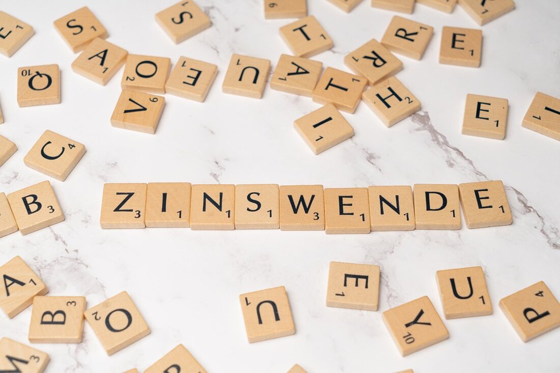 Gemäß einem Bericht von deutsche-wirtschafts-nachrichten.de, Deutschland gerät durch die Zinswende in Bedrängnis, da die Ausgaben des Staates die Einnahmen inzwischen beträchtlich übersteigen. Dies wirft erhebliche Probleme auf und erfordert eine gründliche Analyse der wirtschaftlichen Auswirkungen. Die steigenden Staatsausgaben können zu einer Verschärfung der Inflation führen, da der Staat mehr Geld ausgibt, um seine Ausgaben zu decken. Dies kann zu einer unkontrollierten Geldentwertung führen, was wiederum die Kaufkraft der Verbraucher verringert und zu einer allgemeinen Verteuerung von Waren und Dienstleistungen führt. Des Weiteren könnten steigende Staatsausgaben zu höheren Steuern und Abgaben führen, um die fehlenden Einnahmen auszugleichen. Dies wiederum könnte negative …