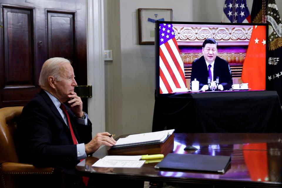 US-Präsident Joe Biden spricht virtuell mit dem chinesischen Staatschef Xi Jinping aus dem Weißen Haus in Washington, USA, 15. November 2021. REUTERS/Jonathan Ernst