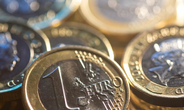 Der Euro pendelt sich in der Nähe des 3-Monats-Tiefs gegenüber dem Pfund ein