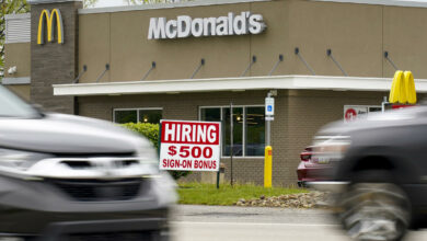 Die USA befinden sich auf dem „effektiven Höhepunkt der Beschäftigung“, was das heiße Lohnwachstum in den Fokus rückt