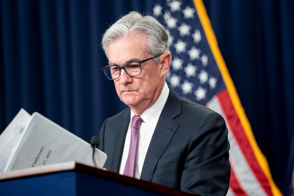 Jerome Powell, Vorsitzender der US-Notenbank, nimmt am 27. Juli 2022 an einer Pressekonferenz in Washington, DC, USA, teil. Die US-Notenbank hat am Mittwoch ihren Leitzins um 75 Basispunkte angehoben, den zweiten in Folge in dieser Größenordnung. da die erhöhte Inflation kein klares Anzeichen für eine Entspannung zeigte. (Foto von Liu Jie/Xinhua über Getty Images)