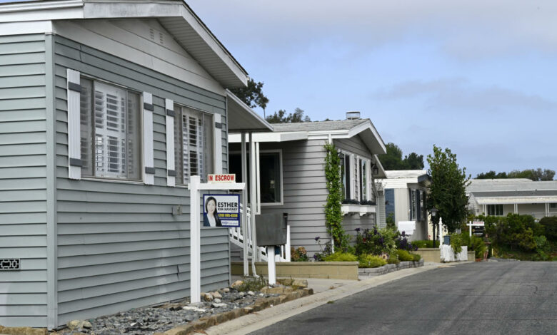 Die Verkäufe bestehender Eigenheime fallen den siebten Monat in Folge