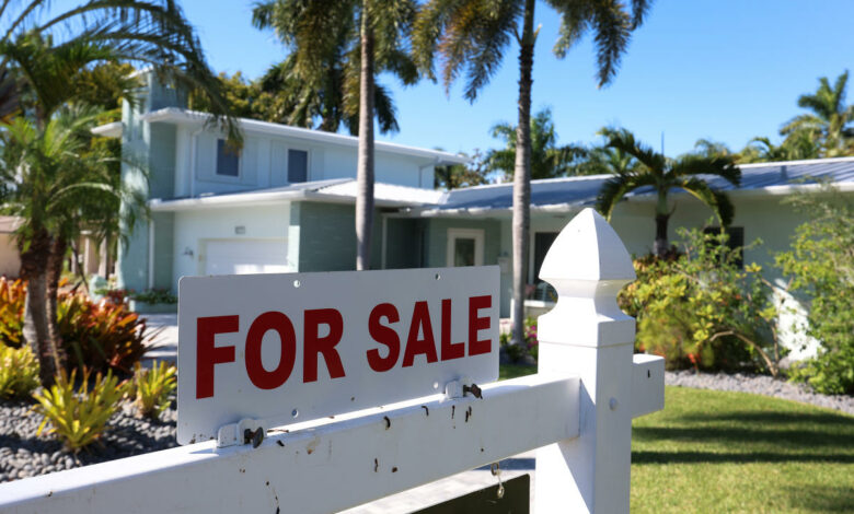 Die Verkäufe bestehender Eigenheime fallen im Oktober den 9. Monat in Folge