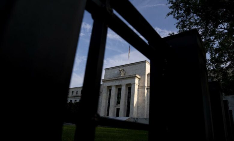 Fed-Beamte sagen, dass weitere Zinserhöhungen kommen werden;  Williams kennzeichnet Weg zu Kürzungen