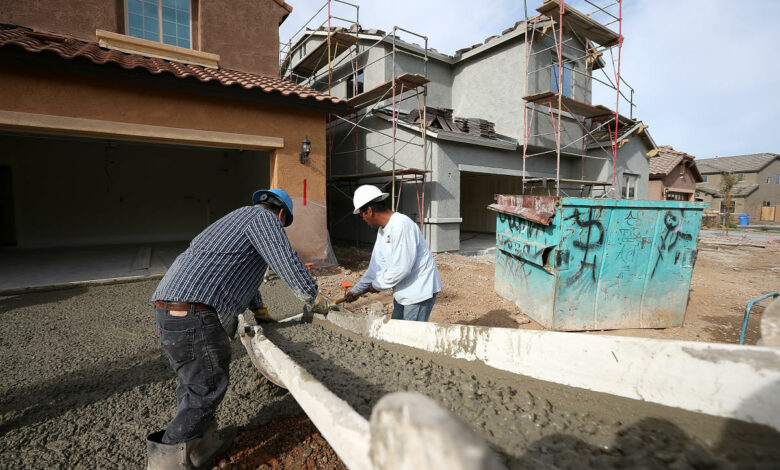 Das Vertrauen der Bauherren steigt zum ersten Mal seit einem Jahr, da der Wohnungsmarkt einen „Wendepunkt“ erreicht.