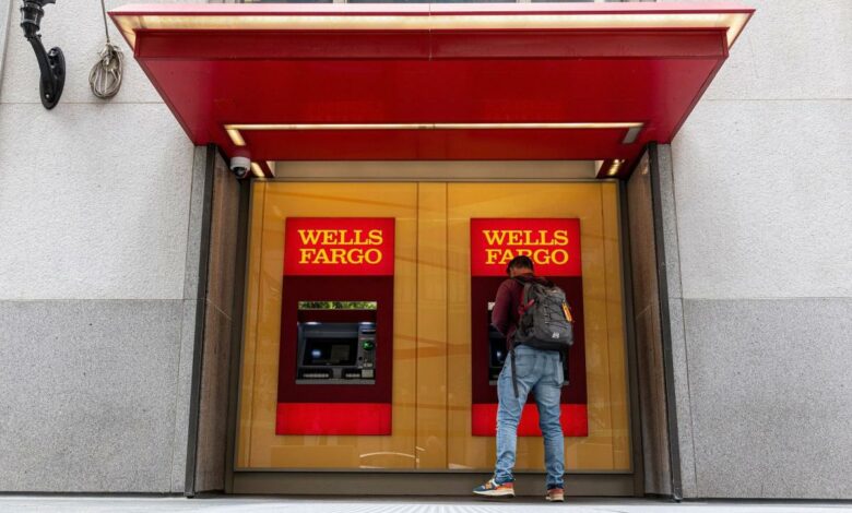 Wells Fargo hoffte, dass die Fed-Sanktion kurz sein würde.  Heute wird es 5