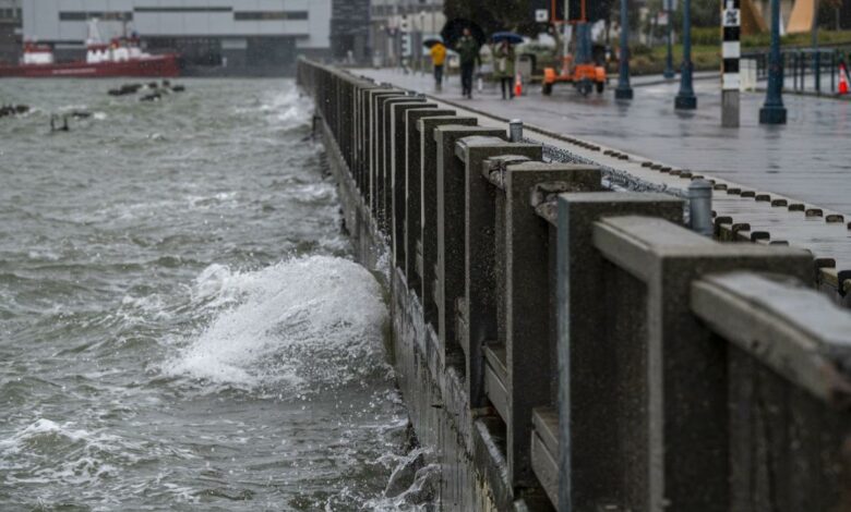 Das kalifornische Newsom strebt eine Bundeskatastrophenerklärung an, während die Flüsse anschwellen