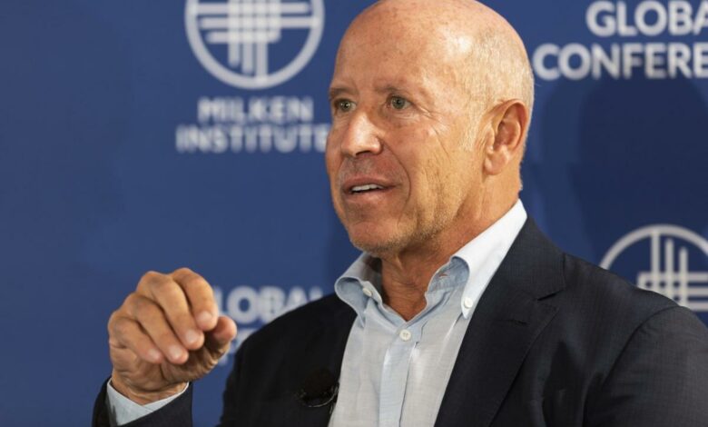 Der milliardenschwere Investor Barry Sternlicht sagt, die Zinserhöhungen der Fed seien wie die Verwendung einer „Dampfwalze“, um „eine kleine Fliege zu töten“, und warnt die Wirtschaft davor, „an die Wand zu fahren“.