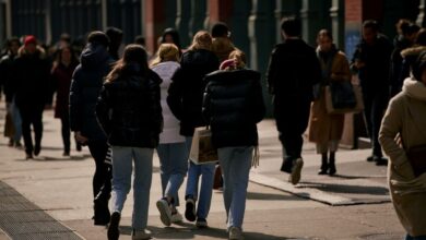 Die Verbraucherausgaben werden durch die hohe Inflation herausgefordert, da die Einzelhandelsumsätze sinken