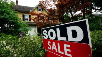 Die Verkäufe bestehender Eigenheime steigen im Februar, da die Hypothekenzinsen fallen