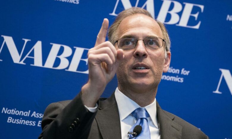 Moody’s Chefökonom Mark Zandi nennt die jüngste Zinserhöhung der Fed „enttäuschend“ und „unnötig“.