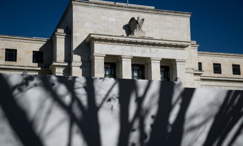 Die Fed nimmt den „Fuß nicht ganz vom Pedal“, sagt Loomis