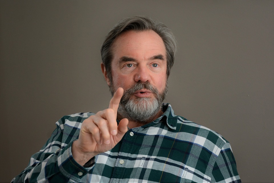 Experten warnen vor teurem Deutschlandticket: Finanzexperten kritisieren mögliche Preiserhöhung und empfehlen Einsparungen bei Verkehrsverbünden