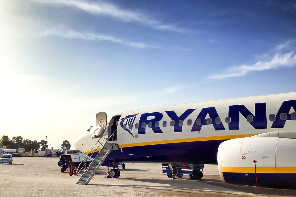 Ryanair erwartet Gewinnsteigerung – Finanzexperte sieht Potenzial für Anleger