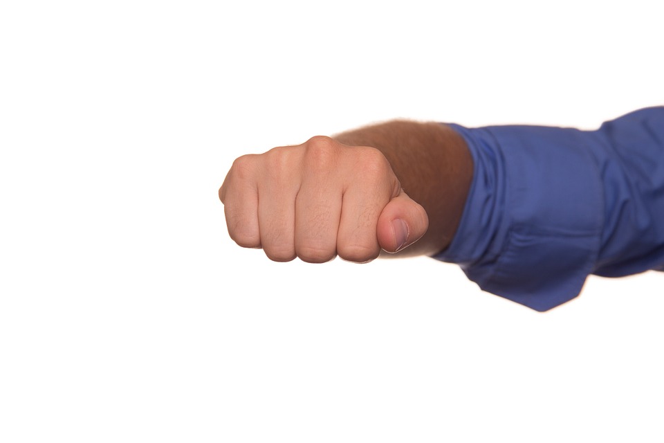 Streik der Deutschen Bahn: Tipps für Fahrgastrechte und Entschädigung. Expertenrat zur Dokumentation von Fahrplanänderungen und zum kostenlosen Umstieg auf Fernverkehrszüge.