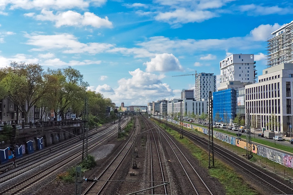 Neubauten treiben weiterhin die Immobilienpreise – Einblicke eines Finanzexperten