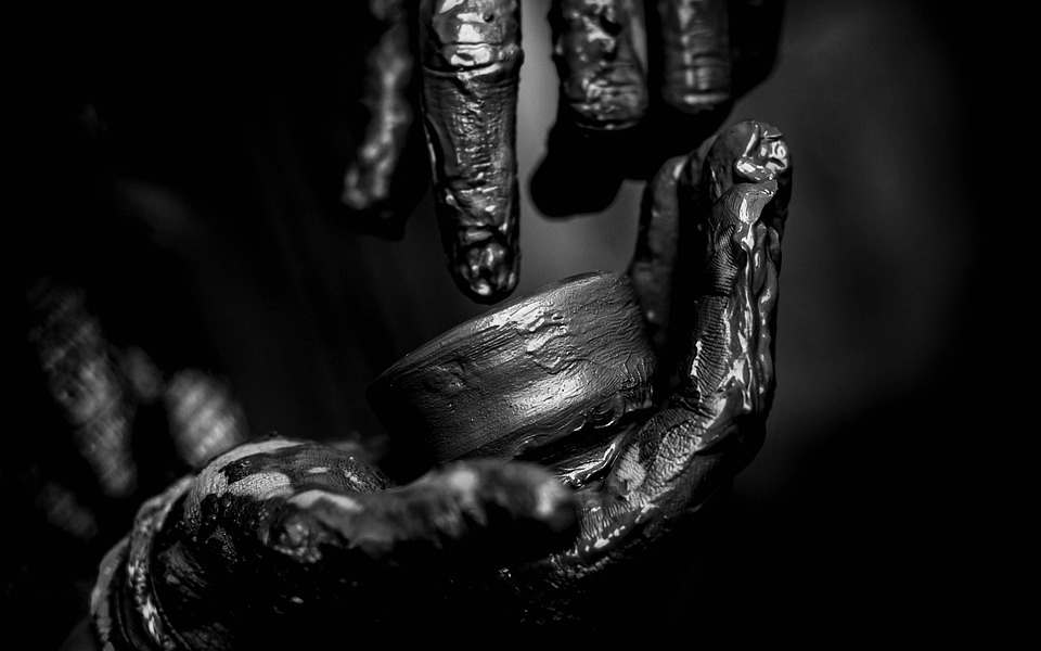 Energiepreisbremsen: Finanzexperte kritisiert Regierungspolitik als belastend für Verbraucher