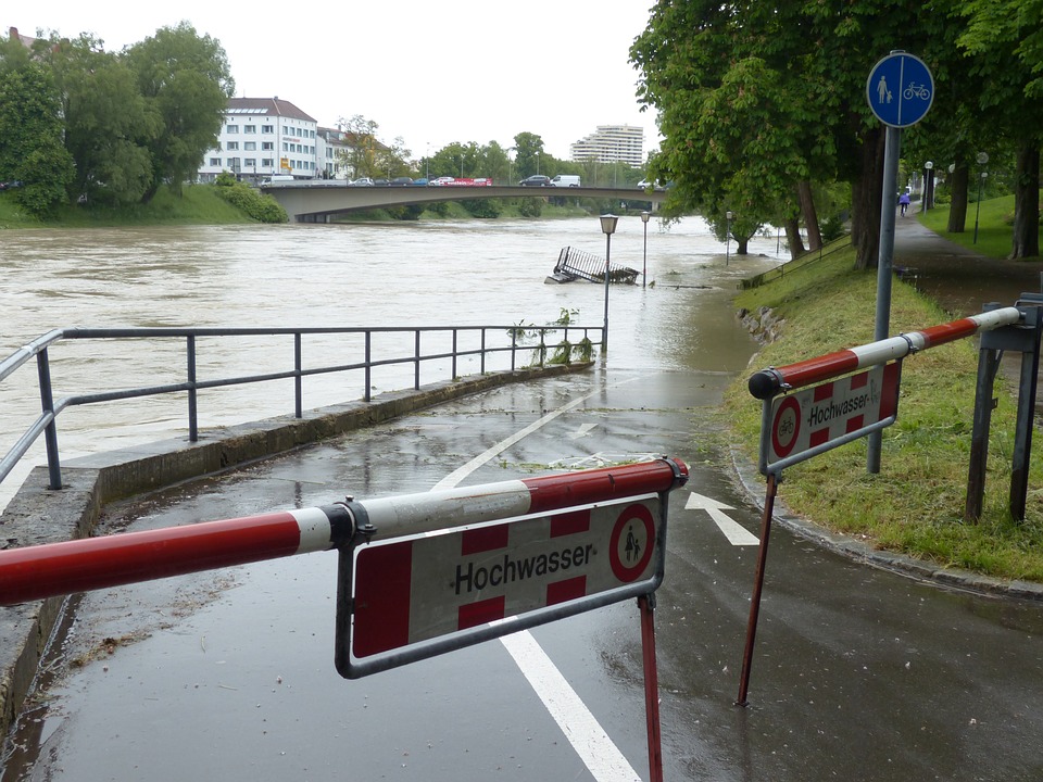 Hochwasserschaden am Auto: Wann die Teilkasko-Versicherung zahlt und welche Bedingungen erfüllt sein müssen
