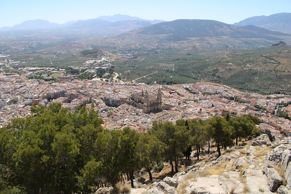 Jens Spahn fordert Steuersenkungen und Bürokratiestopp zur Priorisierung des deutschen Wirtschaftswachstums