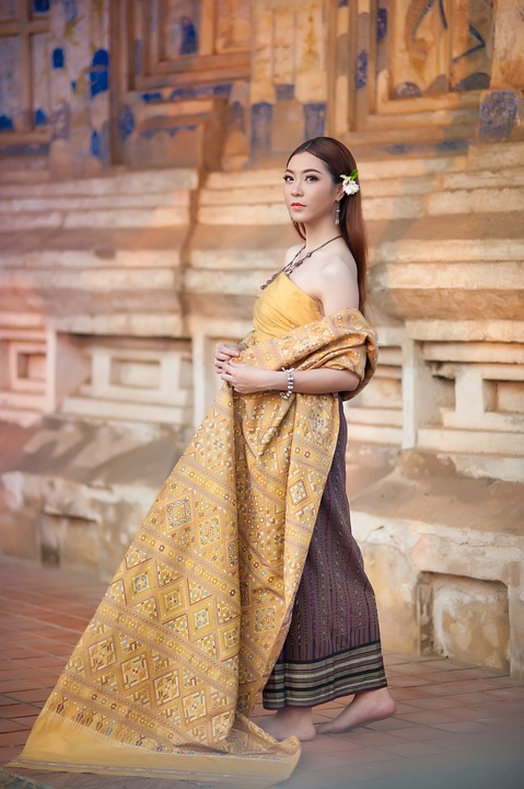 Prognose zur Zinspolitik und Marktentwicklung: Finanzexperte erwartet steigende Renditen und setzt auf USD, JPY und CHF. Vorsicht bei deutschen Aktien.