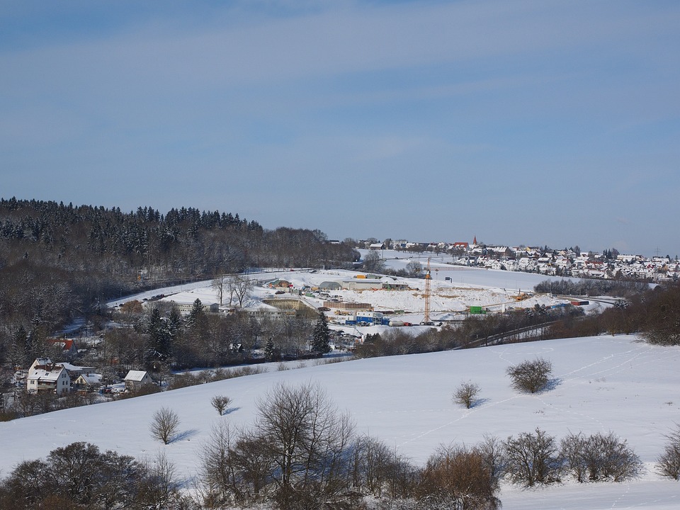 Großprojekt in Essen-Frohnhausen: Neubauprojekt  Ljub.Xbdlfm{bio  – Wunschvorstellung des Architekten zur Abwicklung der Maßnahmen – Tufqlf ist Teil des Großprojekts und wird spezielle Spielplätze und Innenräume bieten, um das Wohlbefinden der Kinder sicherzustellen. Stepke wird die neue „Kita Wackelzahn“ in Frohnhausen betreiben. Baumaßnahmen voraussichtlich laut eines Architektenberichts nach Plan¤={}