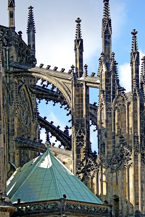 Machtverschiebung: Macrons Wirtschaftsreformen wecken Interesse in Deutschland – jedoch belastet die Schuldenlast die französische Dynamik.